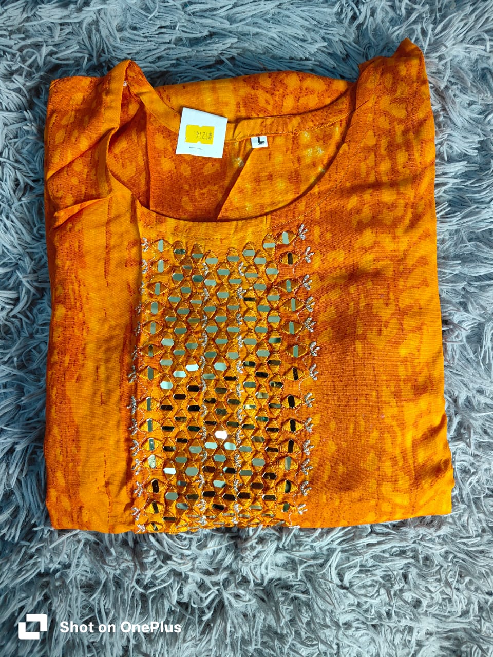 Neck mirror work design